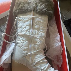Coach wedge white quilted boots w fur sz 7.5